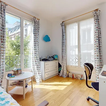 5 Pieces Familial Au Pied De Montmartre Paris