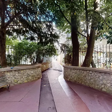 5 Pieces Familial Au Pied De Montmartre Paris